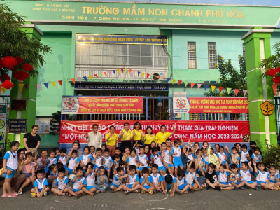 Trường Mầm Non Chánh Phú Hòa Tổ chức: Phụ huynh tham gia trải nghiệm  “Một ngày ở lớp học Mầm Non cùng con”